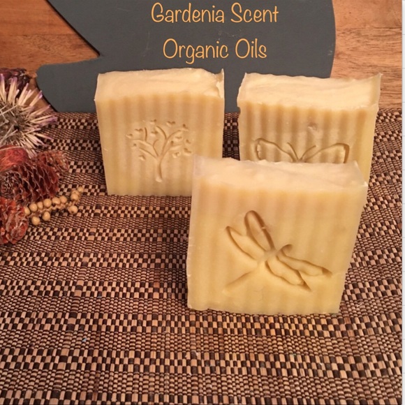 GARDENIA Scented Homemade luxury Bubbly Bath Soap - Picture 2 of 8